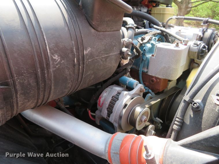 image for item HV9734 2003 International 4300  Crew Cab flatbed truck