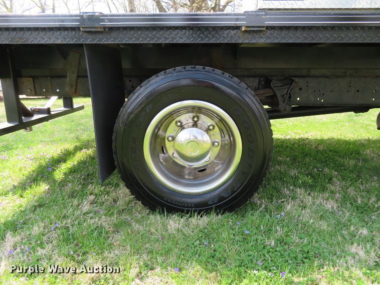 image for item HV9734 2003 International 4300  Crew Cab flatbed truck