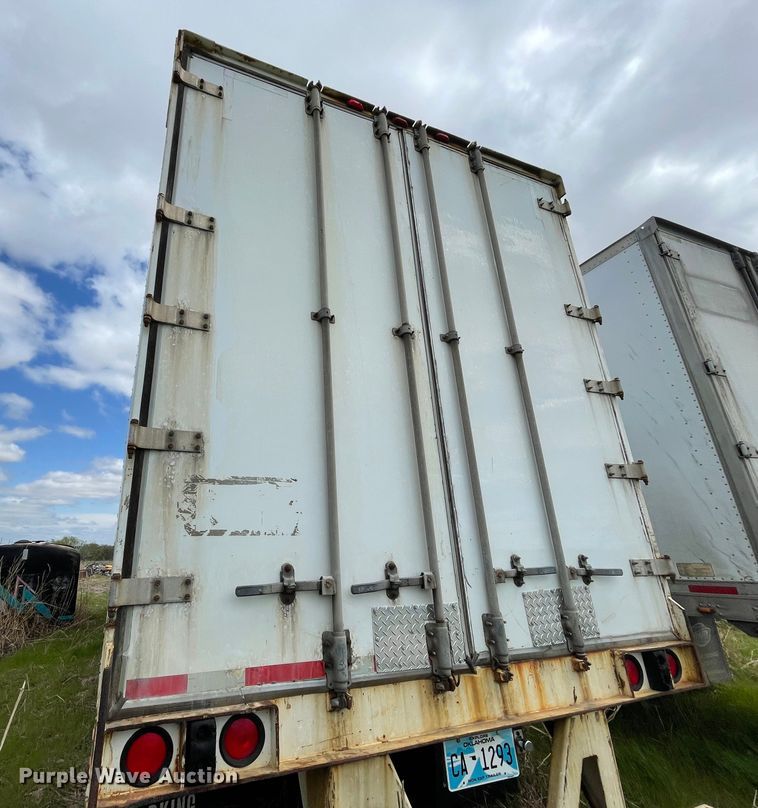 image for item II9402 2005 Strick dry van trailer