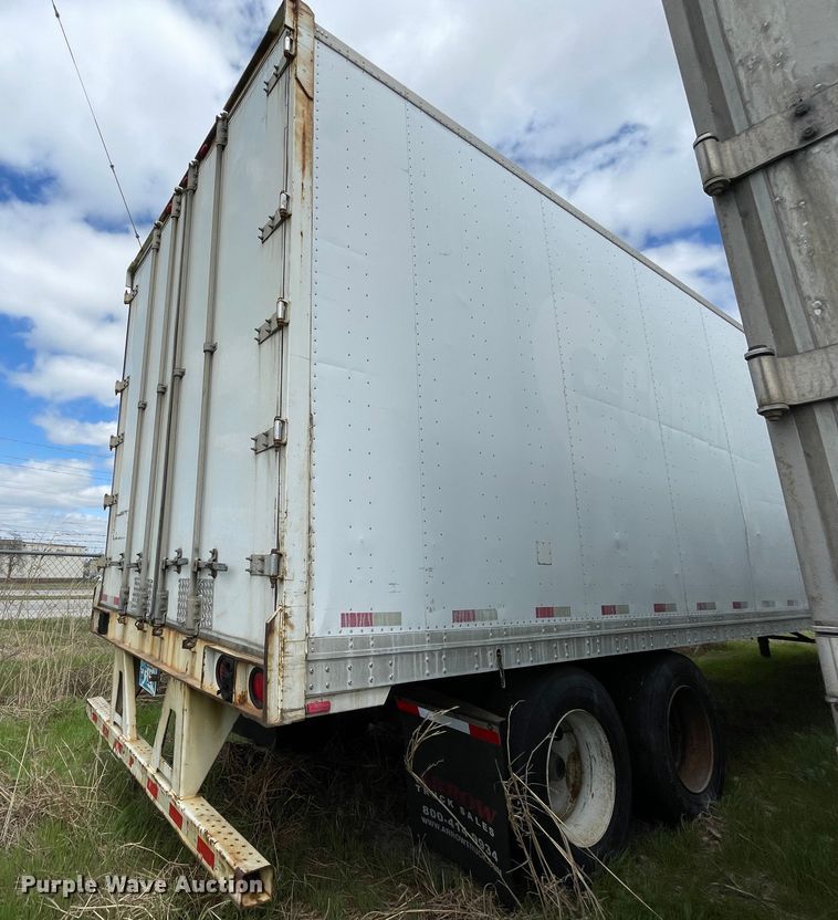 image for item II9402 2005 Strick dry van trailer