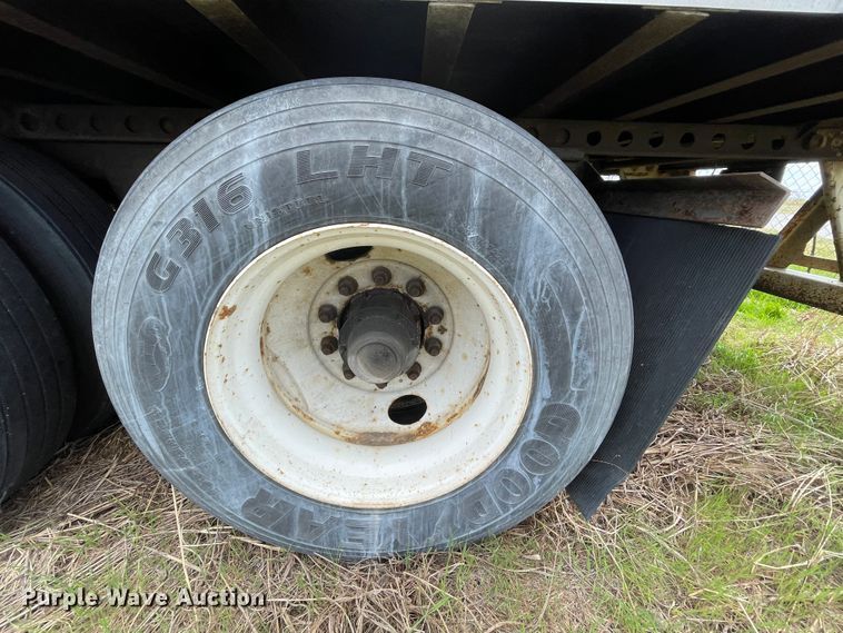 image for item II9402 2005 Strick dry van trailer