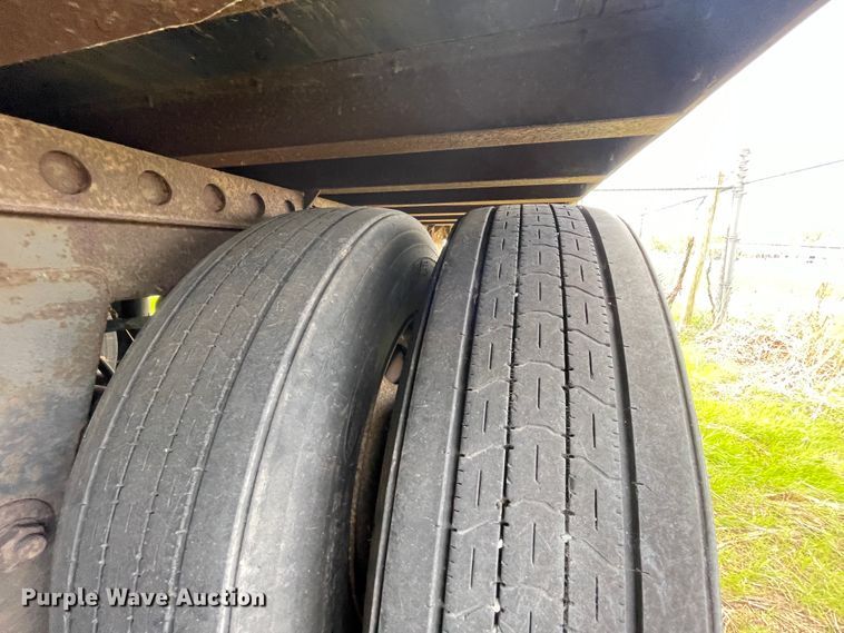 image for item II9402 2005 Strick dry van trailer