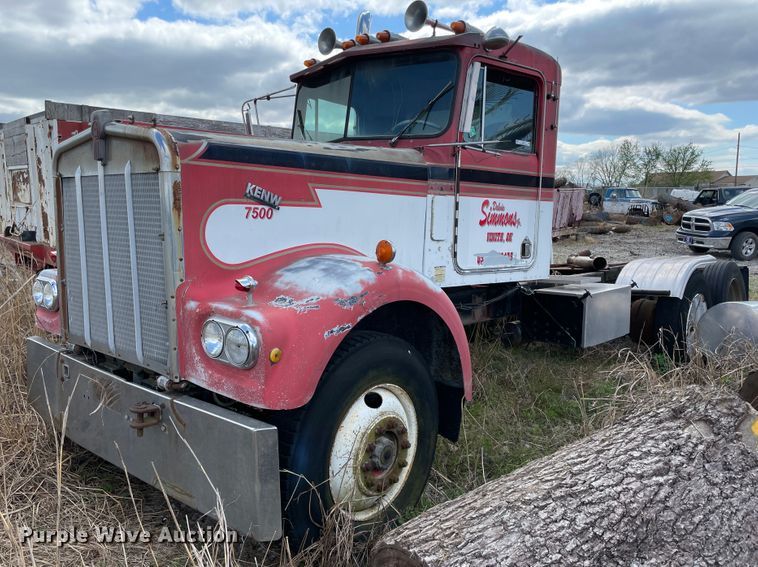 image for item II9403 1980 Kenworth  cab and chassis