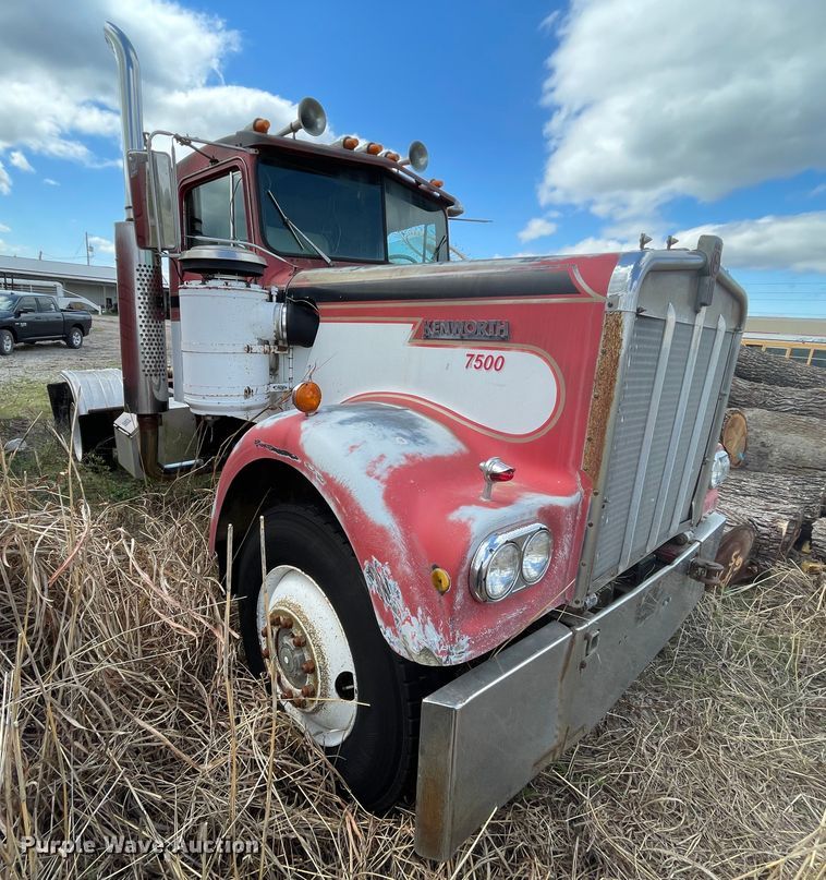 image for item II9403 1980 Kenworth  cab and chassis