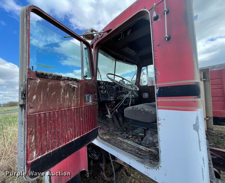 image for item II9403 1980 Kenworth  cab and chassis