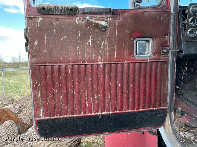 image for item II9403 1980 Kenworth  cab and chassis