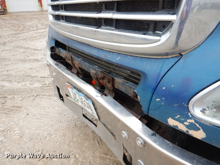 image for item II9821 2005 Freightliner Columbia  semi truck