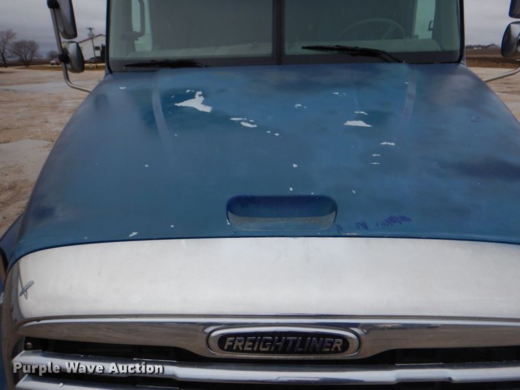 image for item II9821 2005 Freightliner Columbia  semi truck