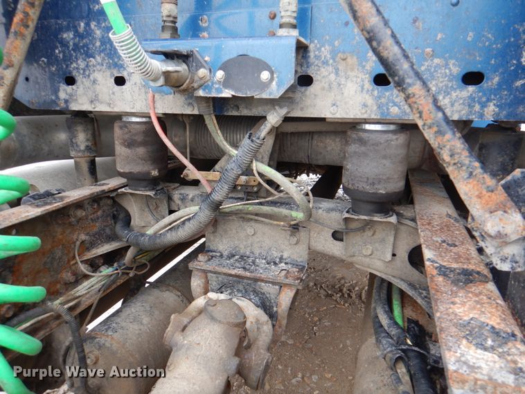 image for item II9821 2005 Freightliner Columbia  semi truck