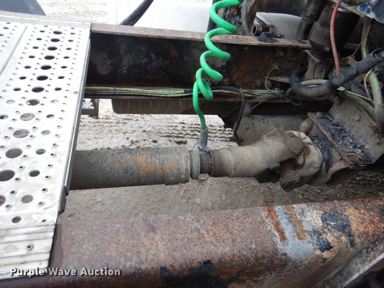 image for item II9821 2005 Freightliner Columbia  semi truck