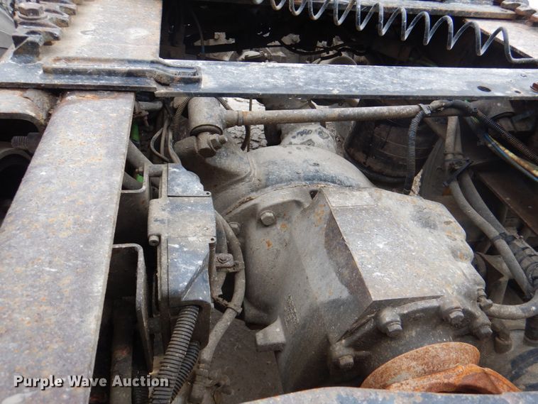 image for item II9821 2005 Freightliner Columbia  semi truck