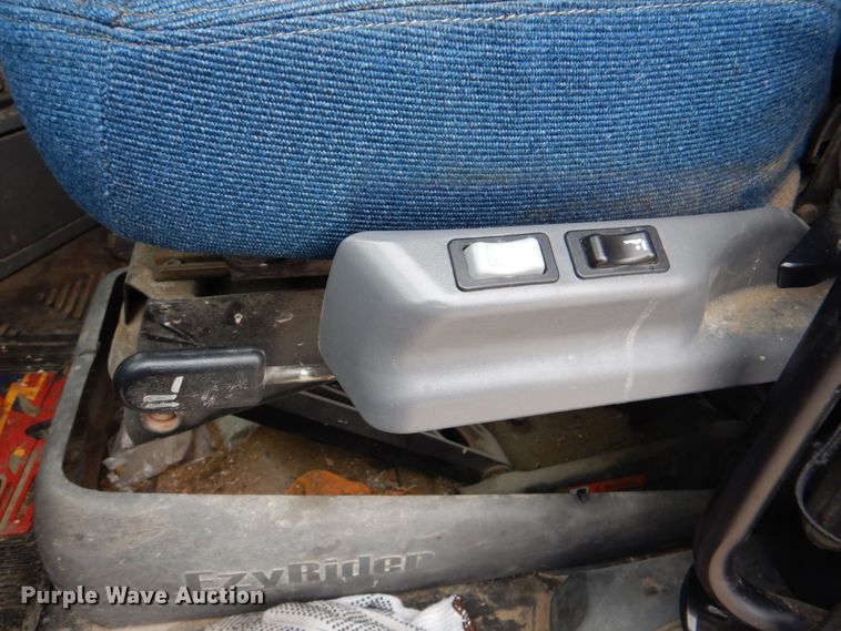 image for item II9821 2005 Freightliner Columbia  semi truck