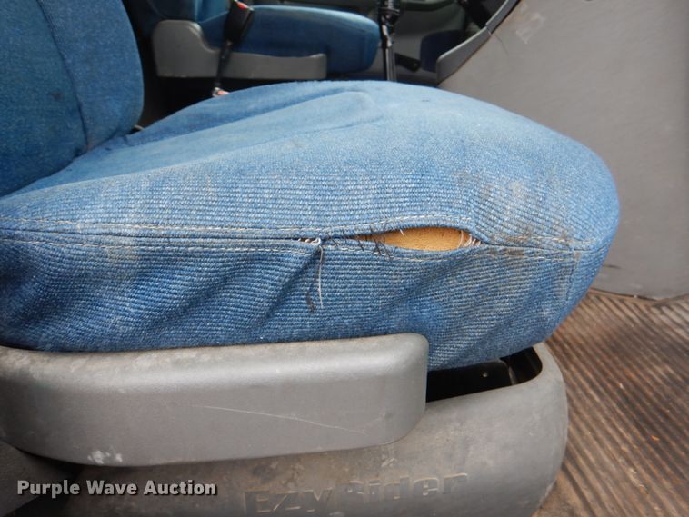 image for item II9821 2005 Freightliner Columbia  semi truck