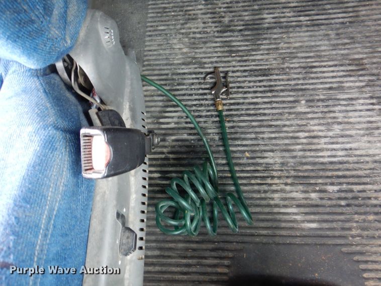 image for item II9821 2005 Freightliner Columbia  semi truck