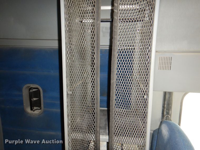 image for item II9821 2005 Freightliner Columbia  semi truck