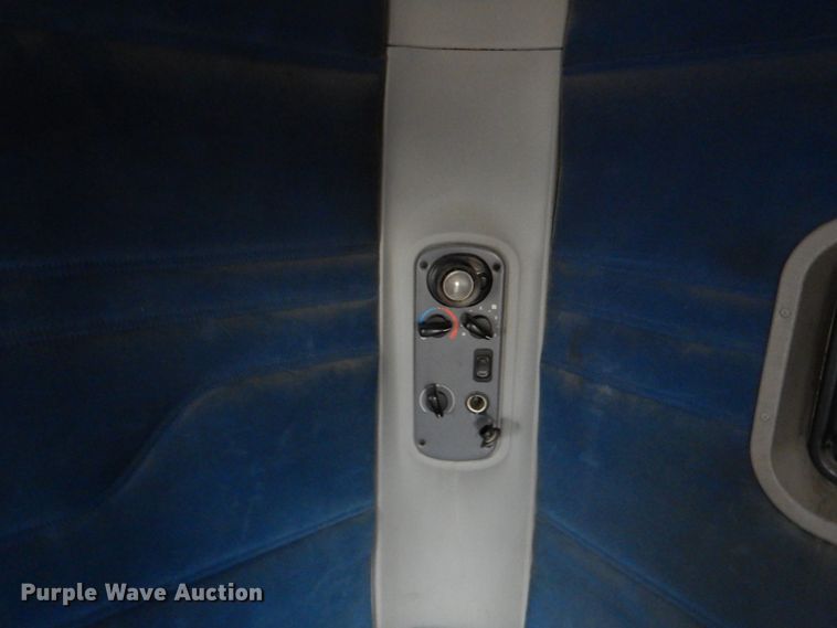 image for item II9821 2005 Freightliner Columbia  semi truck