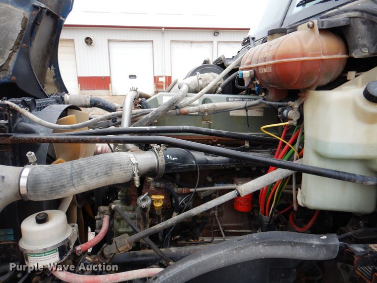 image for item II9821 2005 Freightliner Columbia  semi truck