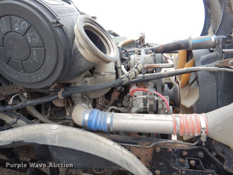 image for item II9821 2005 Freightliner Columbia  semi truck