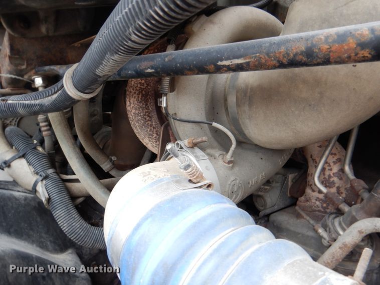 image for item II9821 2005 Freightliner Columbia  semi truck