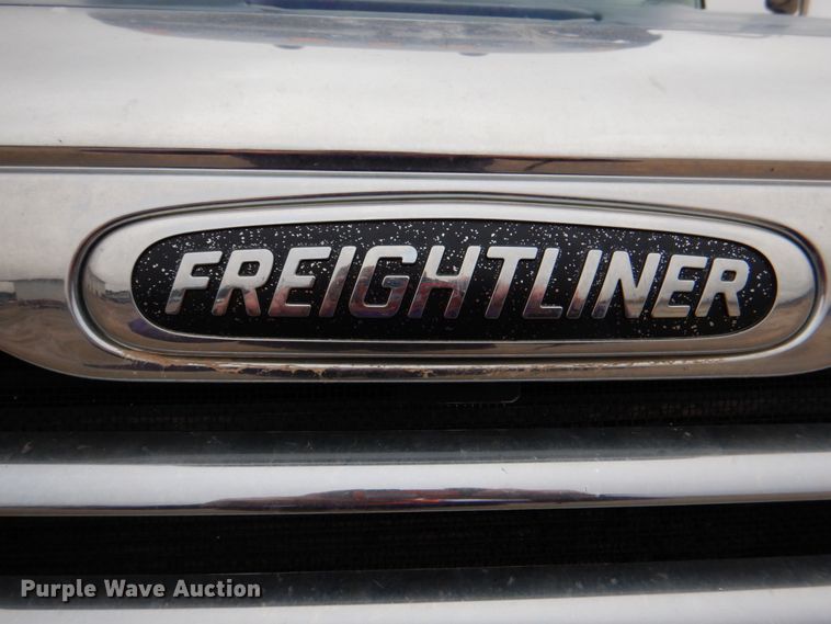 image for item II9821 2005 Freightliner Columbia  semi truck