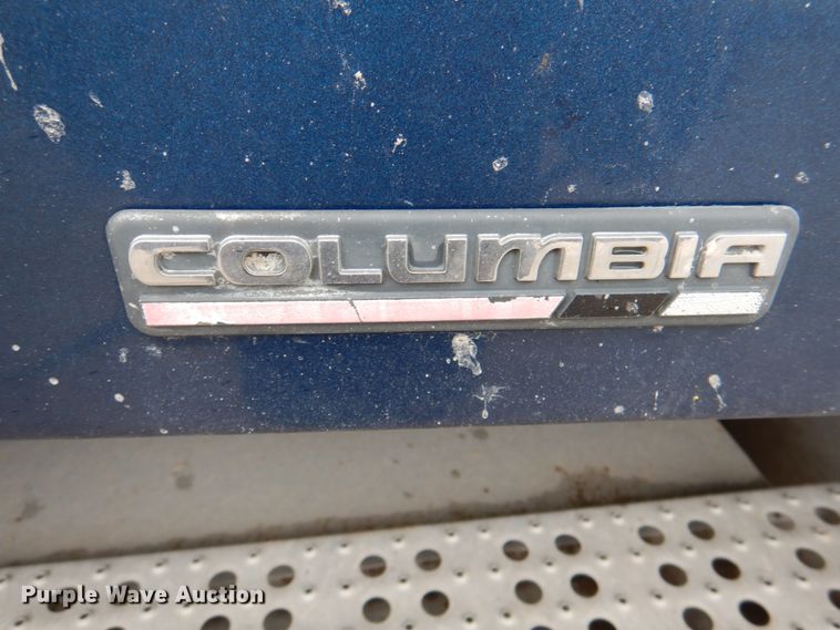 image for item II9821 2005 Freightliner Columbia  semi truck