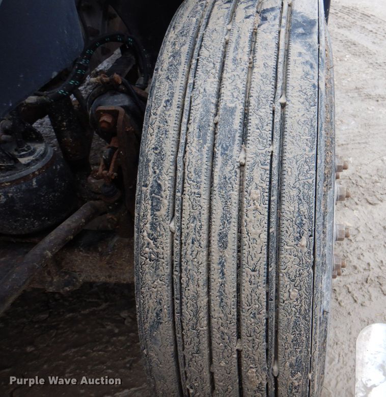 image for item II9821 2005 Freightliner Columbia  semi truck