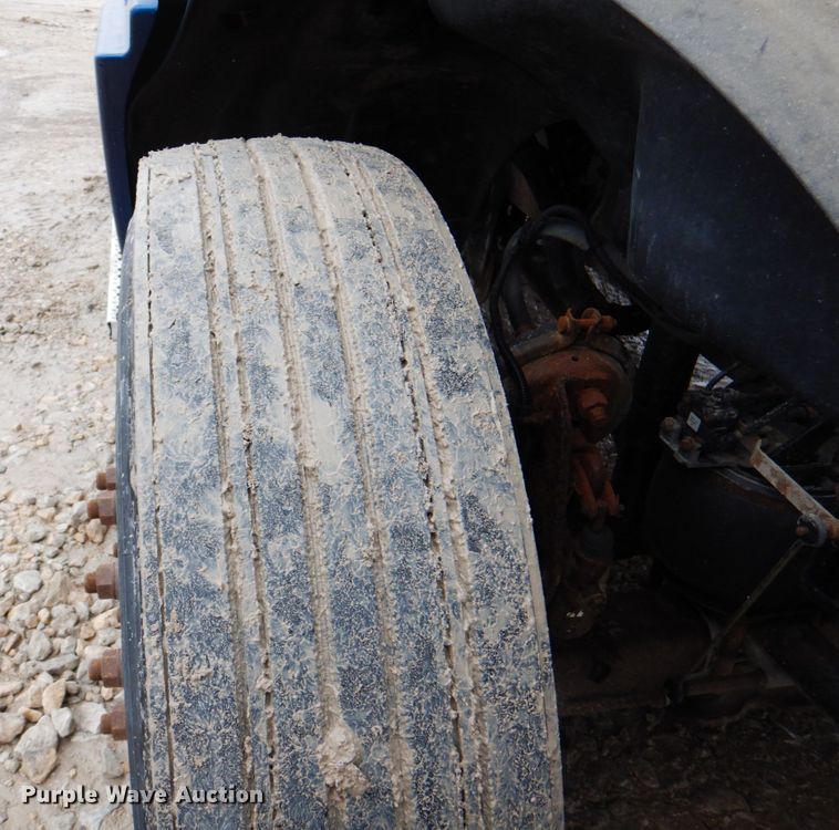 image for item II9821 2005 Freightliner Columbia  semi truck