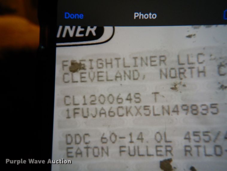 image for item II9821 2005 Freightliner Columbia  semi truck