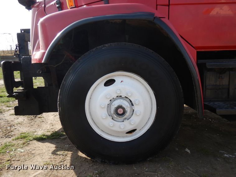 image for item IP9108 1997 Freightliner FL80  hook lift container truck