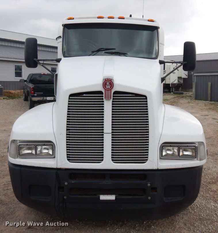 image for item IP9120 2005 Kenworth T600  semi truck