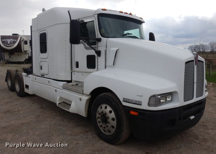 image for item IP9120 2005 Kenworth T600  semi truck