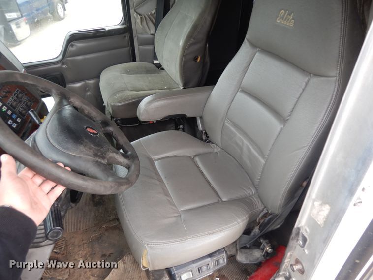 image for item IP9120 2005 Kenworth T600  semi truck