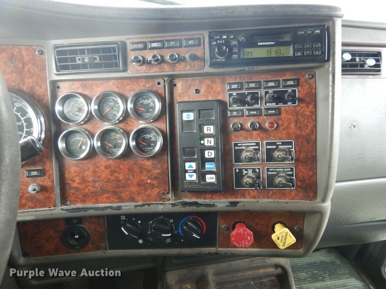 image for item IP9120 2005 Kenworth T600  semi truck