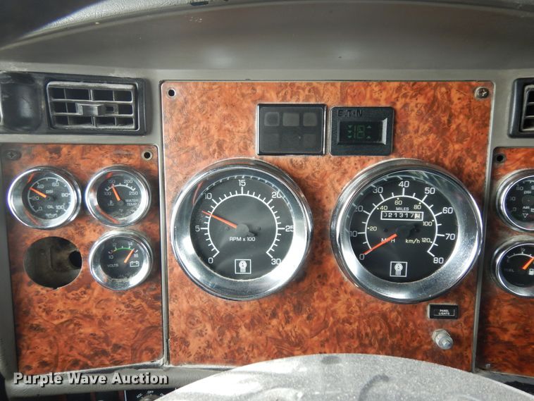 image for item IP9120 2005 Kenworth T600  semi truck