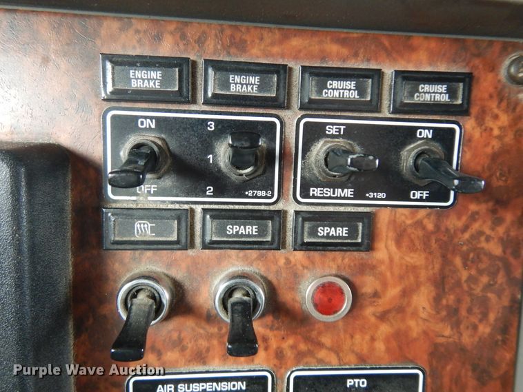 image for item IP9120 2005 Kenworth T600  semi truck