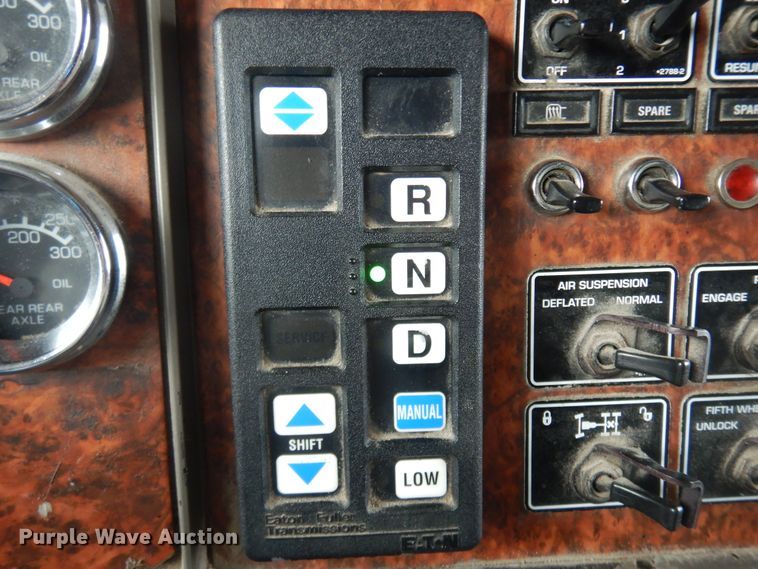 image for item IP9120 2005 Kenworth T600  semi truck