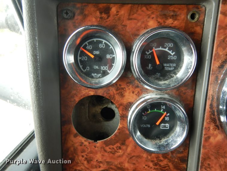 image for item IP9120 2005 Kenworth T600  semi truck