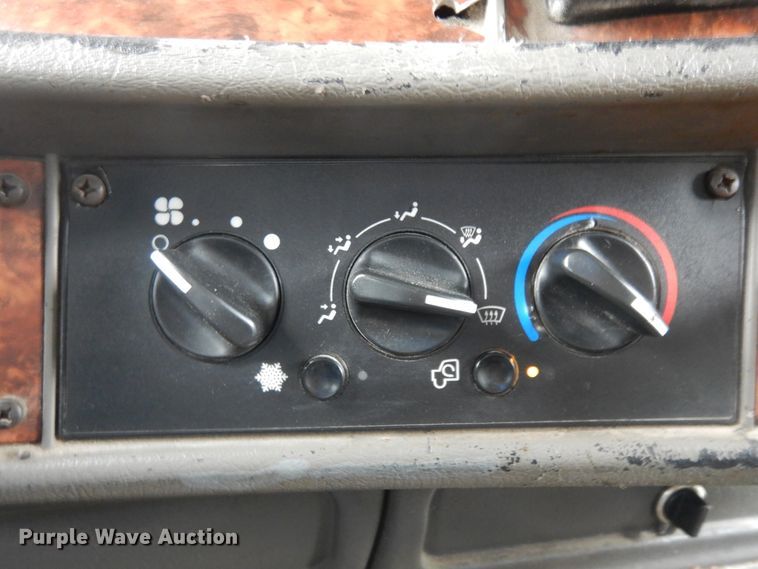 image for item IP9120 2005 Kenworth T600  semi truck