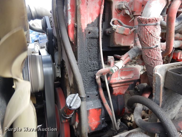 image for item IP9120 2005 Kenworth T600  semi truck