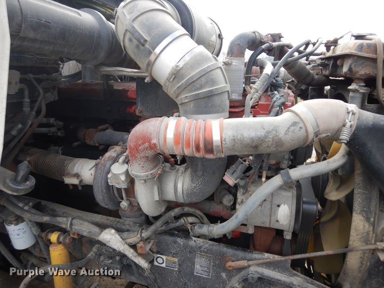 image for item IP9120 2005 Kenworth T600  semi truck