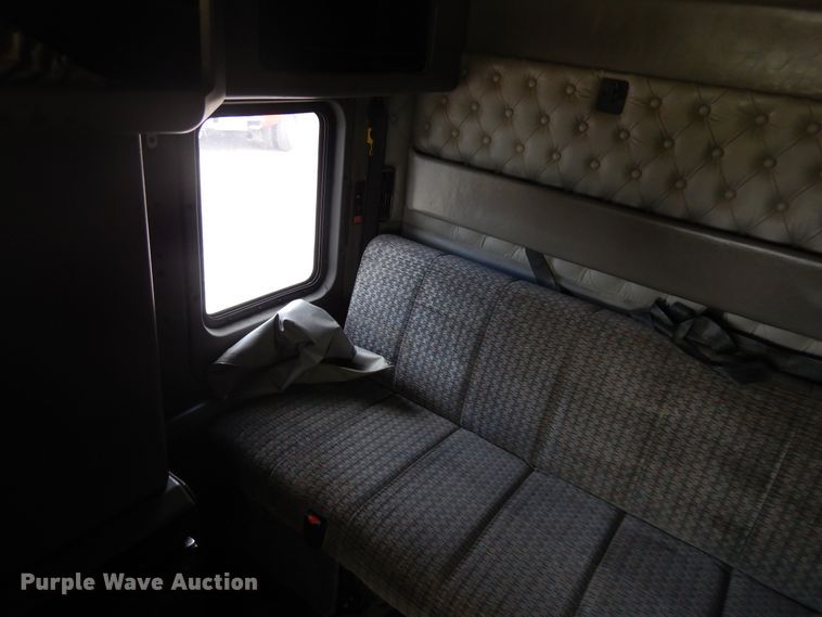 image for item IP9120 2005 Kenworth T600  semi truck