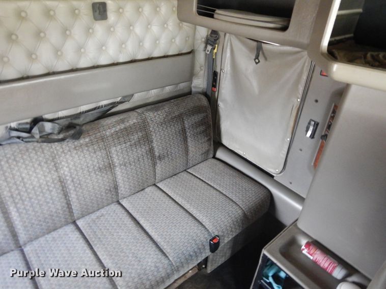 image for item IP9120 2005 Kenworth T600  semi truck