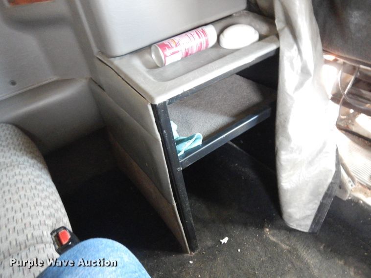 image for item IP9120 2005 Kenworth T600  semi truck