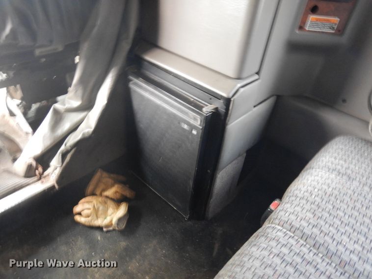 image for item IP9120 2005 Kenworth T600  semi truck