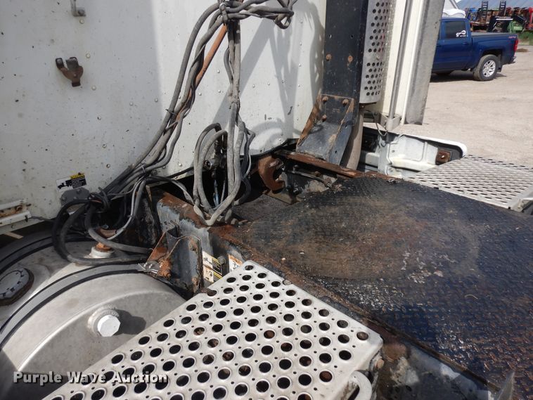 image for item IP9120 2005 Kenworth T600  semi truck