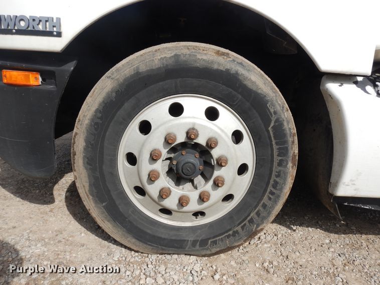 image for item IP9120 2005 Kenworth T600  semi truck