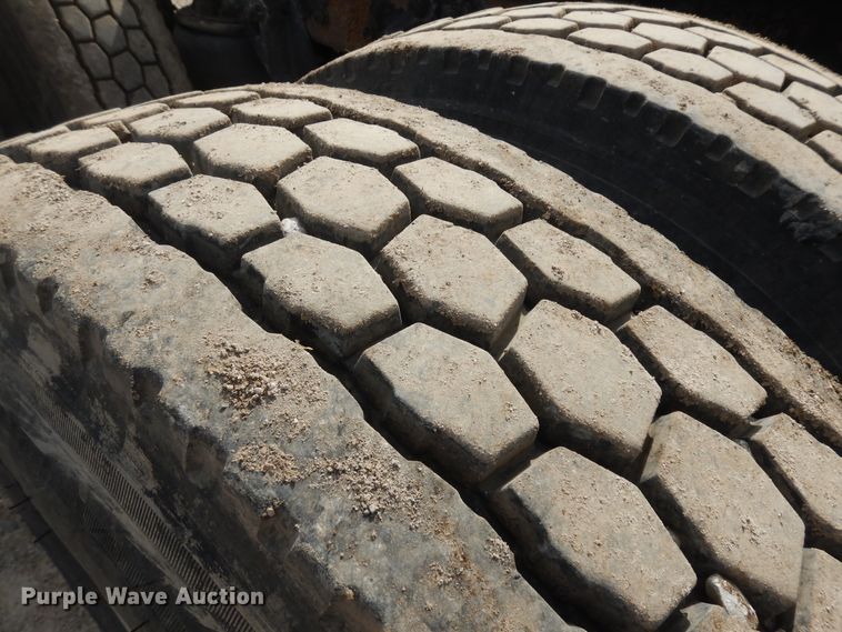 image for item IP9120 2005 Kenworth T600  semi truck