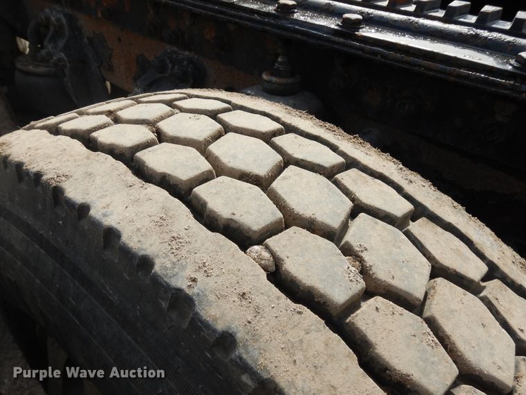 image for item IP9120 2005 Kenworth T600  semi truck