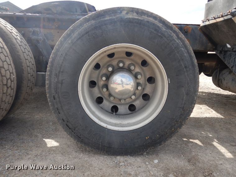 image for item IP9120 2005 Kenworth T600  semi truck