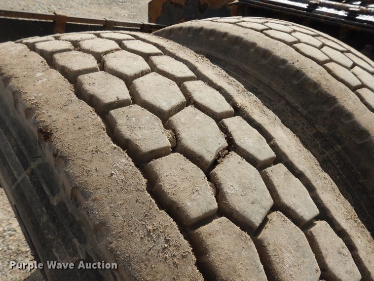 image for item IP9120 2005 Kenworth T600  semi truck